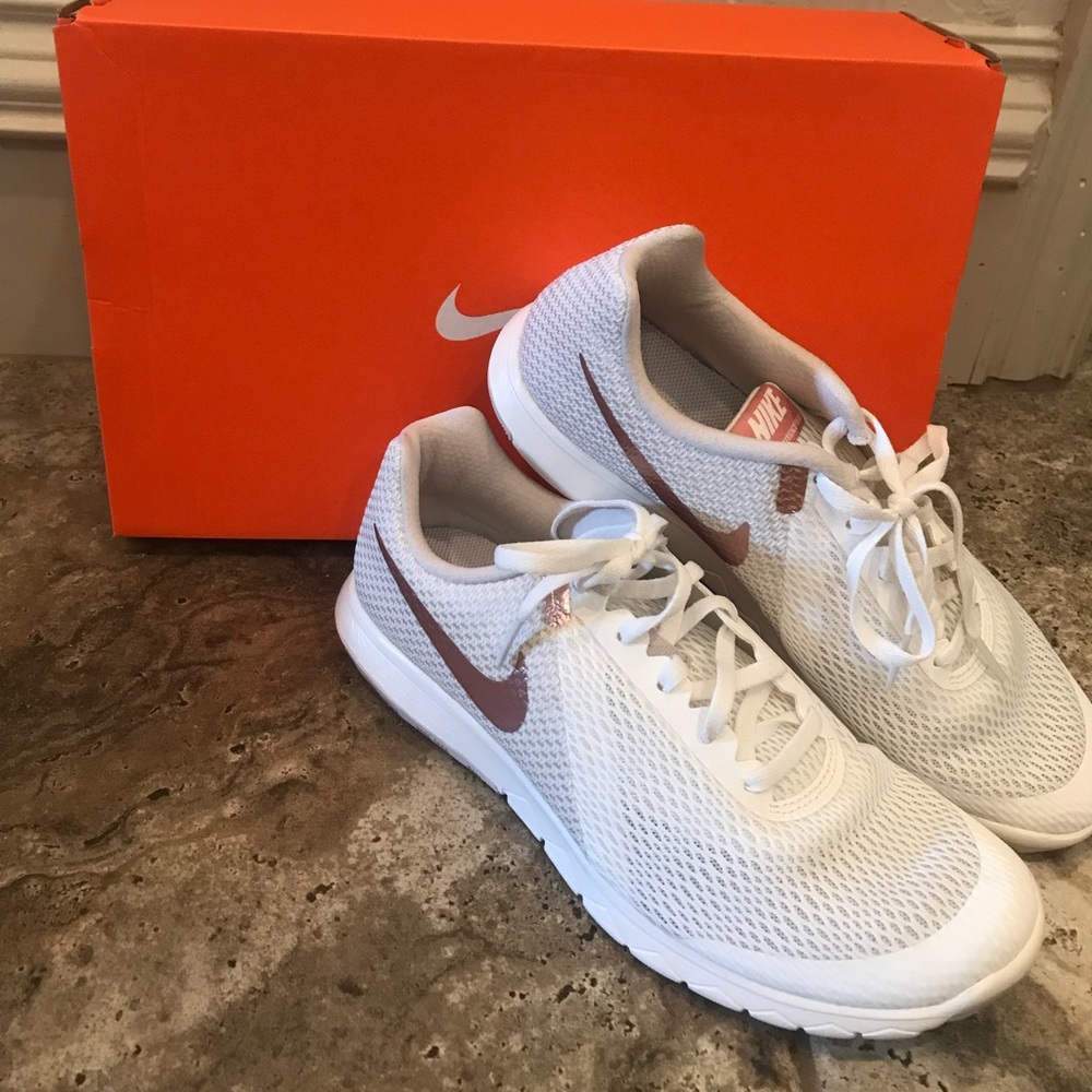 Nike White & Gold Tennis Shoes